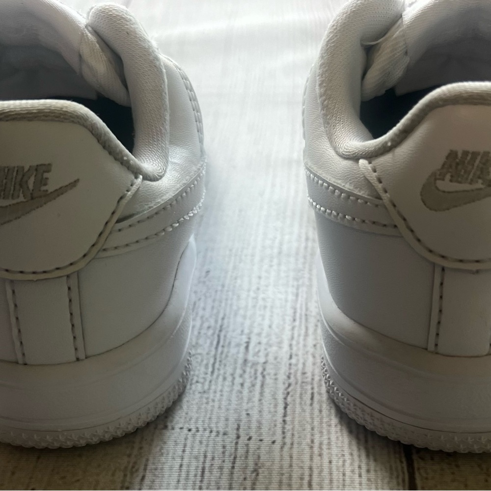 Nike Air Force 1 Low Kids Boys White Sneakers 10C - Picture 3 of 8